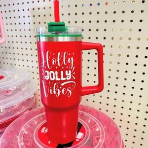 NWT trueliving Stainless Steel 40 Oz
COLOR RED HOLLY JOLLY VIBES
